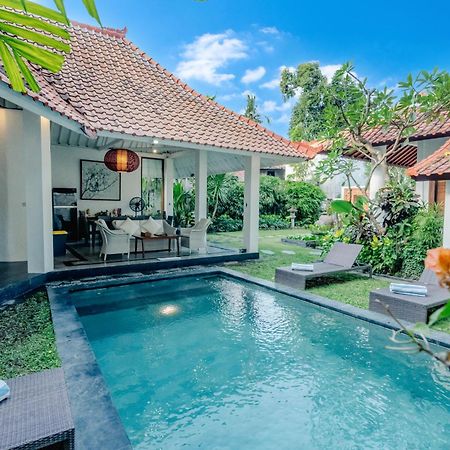 Villa Etnik Seminyak Exterior foto