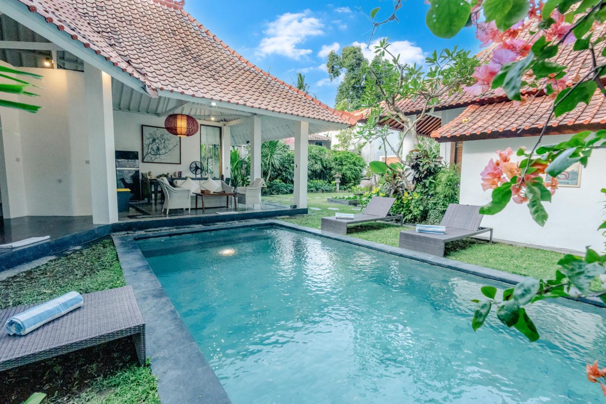 Villa Etnik Seminyak Exterior foto